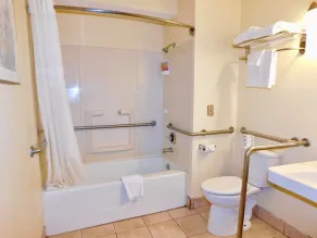 Americas Best Value Inn & Suites Anchorage Airport - Salle de bain