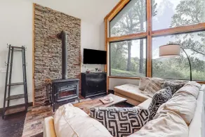 Luxe Appalachian Mountain Cabin w/ Hot Tub, Views - Innenbereich