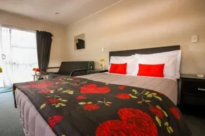 Malones Spa Motel - Room