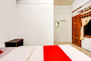 Hotel O Guest House Parangtritis - Room