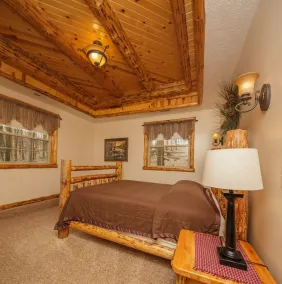 Sojourner's Lodge & Log Cabin Suites - Værelse