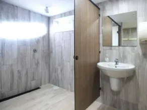 Groom Cottage - Bathroom