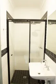 Oasis on Beamish Hotel - Bathroom
