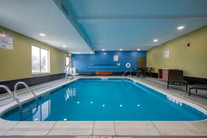 Holiday Inn Express Hotel & Suites Greenville by IHG - Piscina