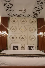Hotel Rajahamsa - Room