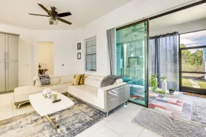Day Trip to Fort Myers Beach: Pet-friendly Home! - Innvendig