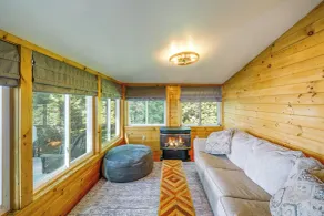 Pets Welcome! Lakefront Retreat w/ Dock in Newport - Innenbereich