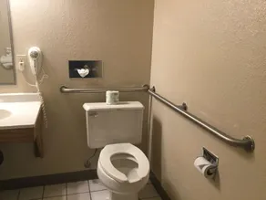 Super 8 by Wyndham Youngstown/Austintown - Salle de bain