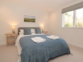 4 Court Terrace, Hillfield Village - Room