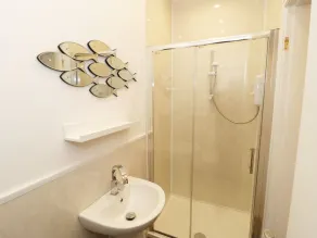 Foxes Den - Bathroom