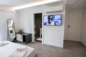 Leon Hotel - Room