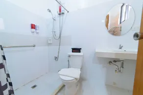 RedDoorz Plus @ San Roque Roxas City - Salle de bain