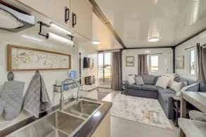 Hunt, Fish & Explore! Tiny Home Near Oologah WMA - Interiör