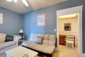 Walkable Racine Retreat! 1 Mi to Lake Michigan - Intérieur