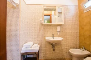 Hotel Villaggio Ristorante Pizzeria Museo TANIT - Badrum