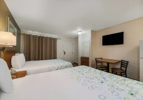 HomeTowne Studios by Red Roof Orlando - UCF Area - Rom