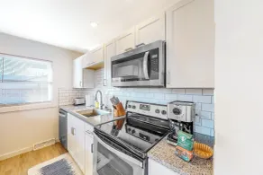 The Jewel of Elkhart, Lower Unit - Interni
