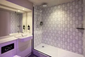 Premier Inn Chester - Railway Station - Bathroom