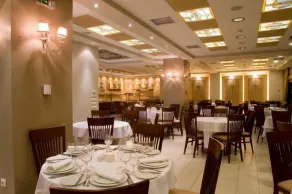 Crystal City Hotel - Restaurant