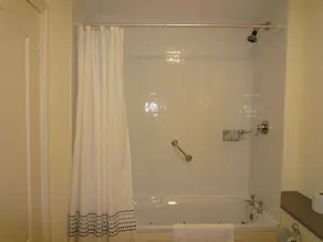 The Grove Lodge Guesthouse - Bathroom
