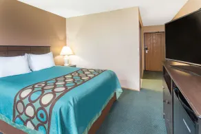 Super 8 by Wyndham Austin MN - Room