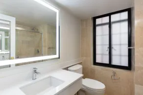 Westgate New York Grand Central - Bathroom
