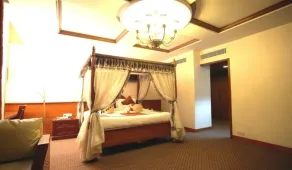 Cenneys Gateway - Pride of Salem - Room