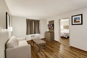 Red Roof Inn & Suites Pensacola-NAS Corry - Chambre