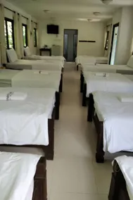 OYO 75353 Loy Chalet Resort - Chambre