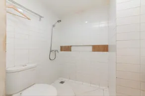 Hotel O Pondok Indah Near Gandaria City Formerly Odori Residence - Bathroom