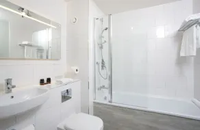 Sudbury House - Bathroom