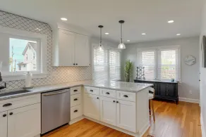 Walk to Lake Erie: Chic Home, Private Yard & Deck - Innenbereich
