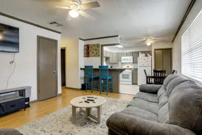 Walk to LSU Campus & Bars! Condo w/ Community Pool - Interiør