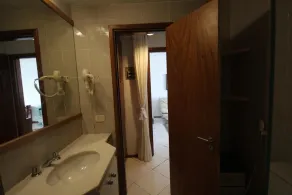 GoHouse Real Residence 1609 - Bathroom