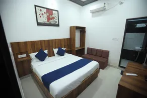 Hotel RK Residency Near Prem Mandir OR Bankey Bihari Vrindavan - Zimmer