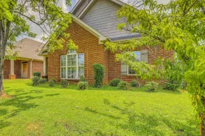 Walk to Shops & Dining! Quiet Fultondale Home - Interiör