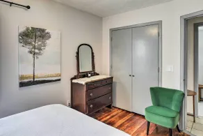 Cozy Omaha Vacation Rental: 6 Miles to Downtown! - Chambre