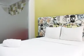 Trendy 1BR near ITB @ Dago Suites Apartment By Travelio - Værelse