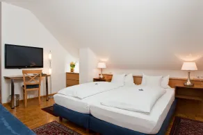 Vierbettzimmer mit Dusche und WC - Habitación