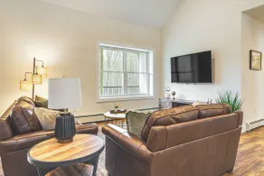 Walk to Sebago Town Beach: Luxe Townhome w/ Grill - Innvendig