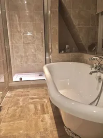 Le Bouchon Brasserie & Hotel - Baño