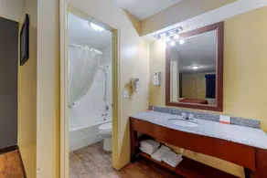Econo Lodge Pryor - Badezimmer