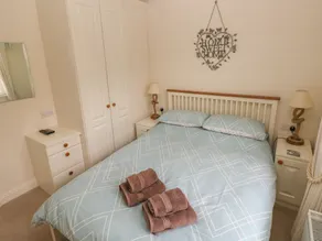 Cwtch Lodge 42 - Room