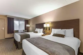 Best Western Plus Landing View Inn & Suites - Chambre