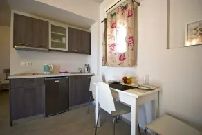 Alafouzos Studios - Vue de la chambre