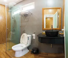 Nguyen Thai 2 Hotel - Baño