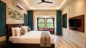 The Crescent Udaipur, Boutique Hotel Near Lake Pichola with Pool - Room