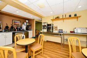 Ember Inn Suites - Restauranger
