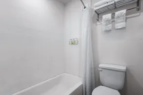 Ramada by Wyndham York Harrisburg Hershey - Salle de bain