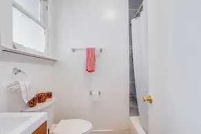 Walk to Ocean Grove Beach: Apt in New Jersey - Intérieur
